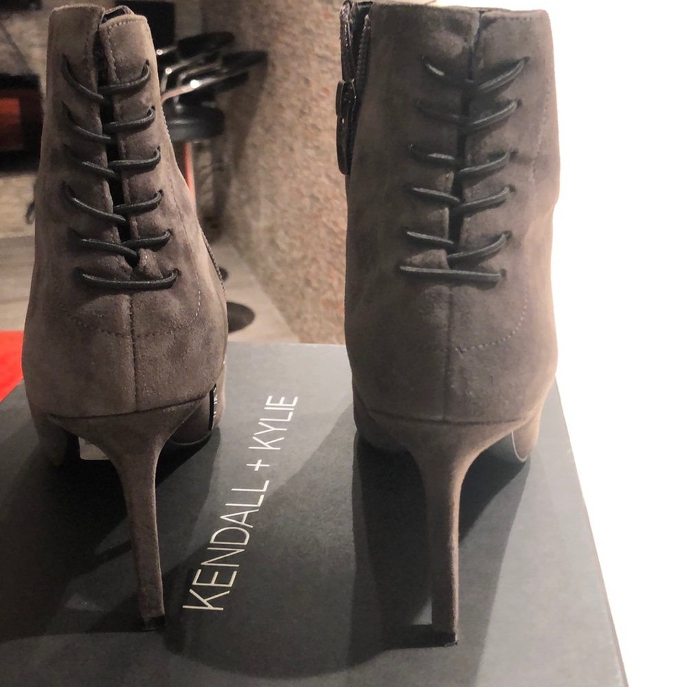 Kendall & Kylie gray suede ankle boots - Picture 2 of 5